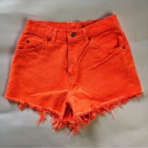 Vintage Levi’s High Rise Shorts 26”